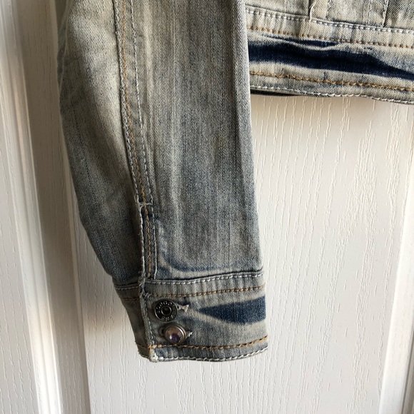 Acid Wash Denim/Jeans Jacket with Rhinestones - Picture 4 of 10